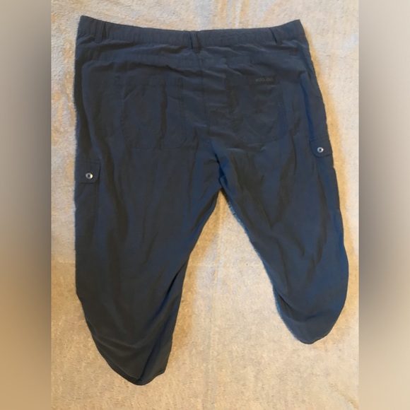 Women’s Woolrich Capri Length Hiking Pants Set of Two Grey Green Size 14 - Picture 8 of 11